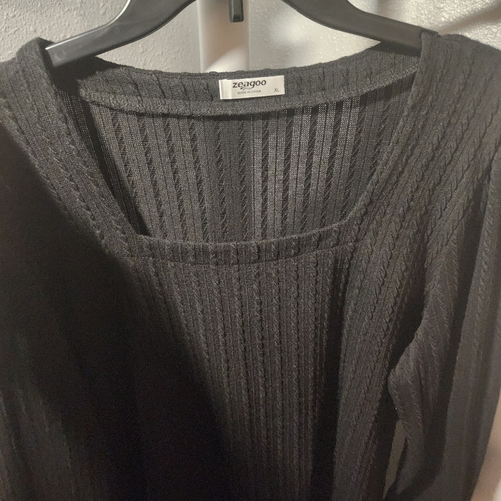 Black squared neck long sleeved shirt